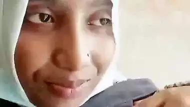 Guy makes his hijabi GF naked in a Pakistani sex video