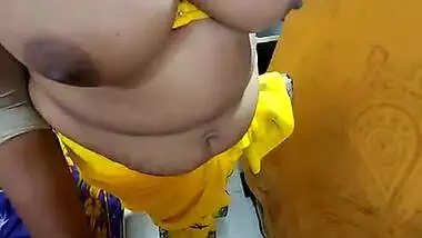 Indian Desi Mature Bhahbi Nice Boob Show