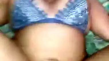 Guy fucks a lady and cums on her in an Indian sex video