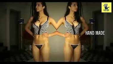 Girl takes shorts off and opens her sex jacket for a Desi XXX video