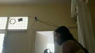 Indian teenage girl naked after shower video