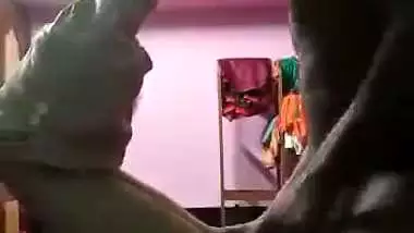 Guy fucks his stepsister’s tight pussy in the desi sex video