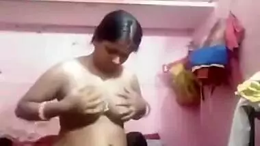 Chubby Indian girl squeezes XXX jugs during video call with Desi BF