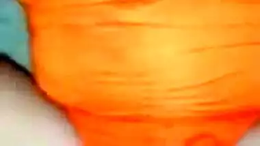 حليمة القحبة تتحوا مع عباس الفحل مول لحانوت فاش طلع ليها لبوطة لدار ولقاها عرانية وهو يجبدو وخشها في