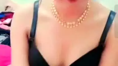 Cute bhabhi showing pussy on video call viral xxx