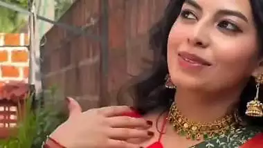 Cute Indian lady showing boobs on viral video call