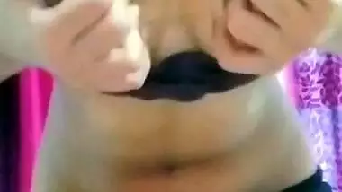 Sexy Indian Girl Playing With boobs