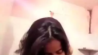 Desi girl nude show in her bathroom