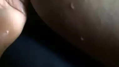 Sri Lankan Girl 1st Time Pussy Squirt ඇගිල්ලෙන් දෙන සැප