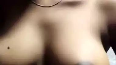 Round boobs college girl removing bra and topless