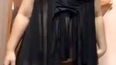 Tattooed cam girl nude pussy rubbing viral video call