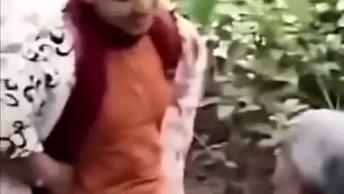 Uncle sucking aunty boobs while walking in park