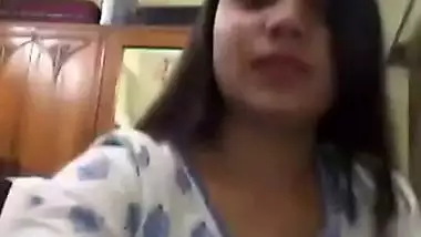 Girlfriend wants fuck and showing naked pussy pics