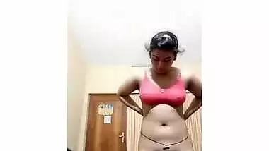 Desi sex whore like this deserves to pose naked on XXX phone camera