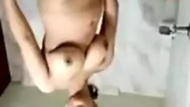 Looker takes clothes off and washes XXX body on upside down sex camera