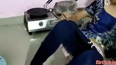 Sali Ko Kitchen Me Bula Ke Kari Chudai