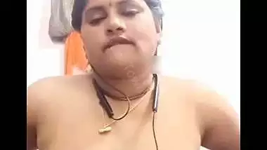 Kannada aunty rubbing pussy and fingering on video call