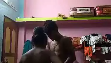 The guy fucks his desi stepsister in a Telugu sex video