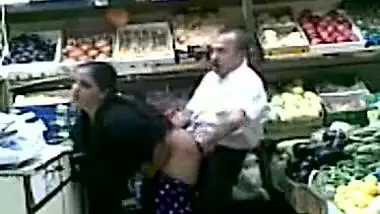 Hot Bhojpuri speaking aunty having sex at the grocery store