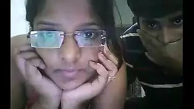 Desi college girl first time home sex with brother’s friend