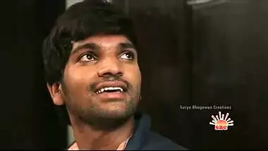 Devar seduces large pantoons bhabhi in saree in bedroom!