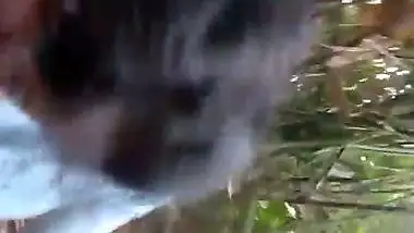 Nude Tamil girl sucking lund of payyan in forest