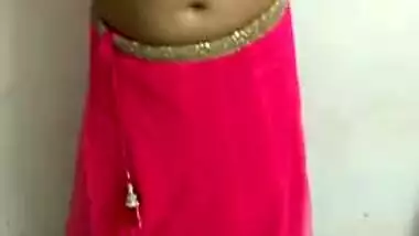 Good-looking Indian dancer during performance flashes small XXX tits