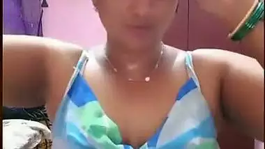 Telugu aunty Sheela on Tango live nude show for followers