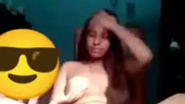 Desi man enjoys watching his girlfriend fingering her pussy on cam