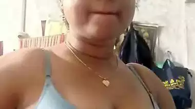 Long boobs aunty stripping blouse and topless