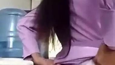 Srilankan girl showing boobs and ass in tuition class