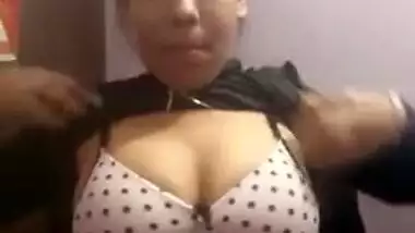 Nice Desi XXX girl showing her sweet tits and pussy on cam