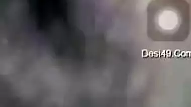 Amateur XXX video of Indian who slowly stimulates her hairy clitoris