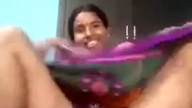 Telugu housewife showing her boobs pussy