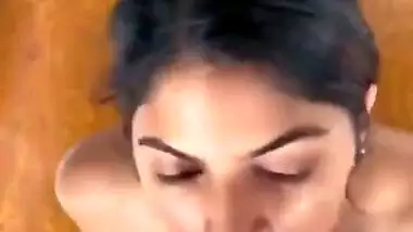 Kinky guy pisses in his naked GF’s mouth in nude MMS