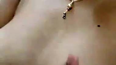 Desi nude Chennai lady presses her naked boobs